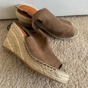 NWOT GAP Brown Espadrille Wedge Shoes size 7